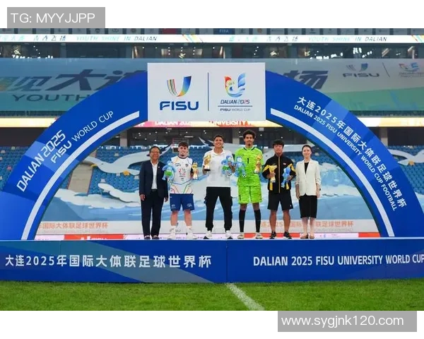 加纳足球巨星：从草根到世界舞台的传奇之路